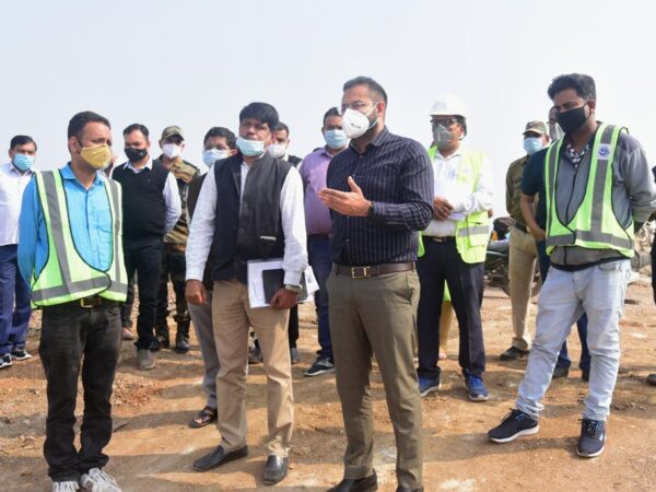 कोविड की तीसरी लहर में भी कोविड प्रोटोकाल का पालन और पूरी सावधानी बरतते हुए गुणवत्ता के साथ तय समय में पूरे हो एन.एच.ए.आई के कार्य – कलेक्टरनिर्माणाधीन महत्वपूर्ण कार्यो का कलेक्टर ने लिया जायजाकार्य में गति लाने के दिए निर्देश