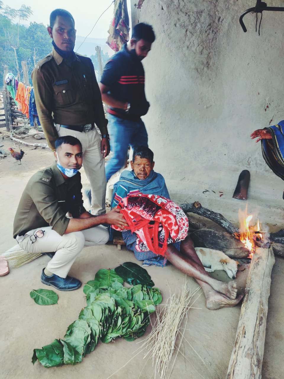 ठंड से बचने कंबल पाकर खिले बुजुर्गों के चेहरे,पाली पुलिस परिवार ने दिया मानवता का परिचय