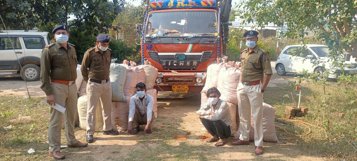 ट्रक में 07 क्विंटल गांजा कीमती 1,40,00,000 रुपयें की तस्करी करते हरियाणा के 02 अन्तर्राज्यीय आरोपी गिरफ्तार