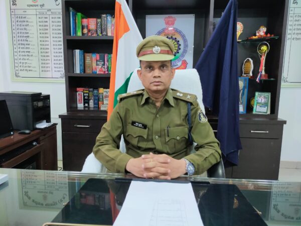 नवपदस्थ पुलिस अधीक्षक विवेक शुक्ला ने आज ग्रहण किया पदभार