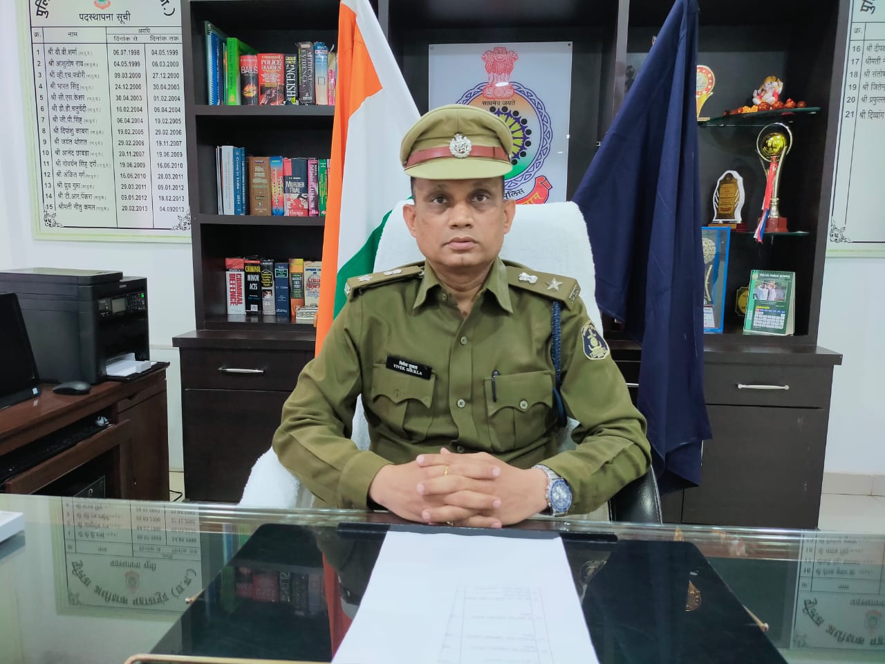 नवपदस्थ पुलिस अधीक्षक विवेक शुक्ला ने आज ग्रहण किया पदभार