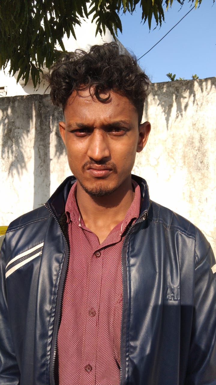 सरिया पुलिस ने मारा छापा कफ सिरप के साथ युवक गिरफ्तारआरोपी के घर पर रेड में मिले 110 नग प्रतिबंधित नशीली कफ सिरफ की जप्ती