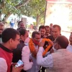 एक दशक बाद कुनकुरी के भाजपा नेता ओम शर्मा की कांग्रेस में हुई घर वापसी