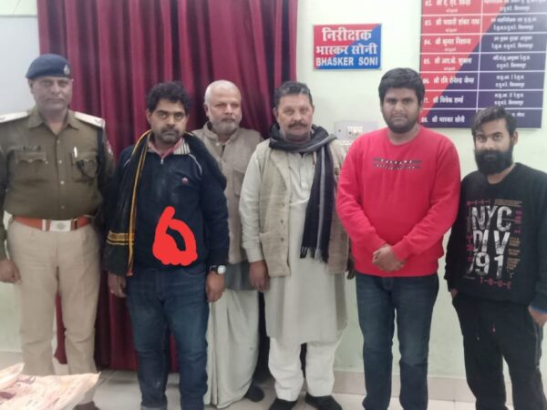 आरपीएफ बिलासपुर ने स्टेशन से बरामद यूपी के युवक को किया परिजनों को सुपुर्द परिजनों ने आरपीएफ को दिया साधुवाद