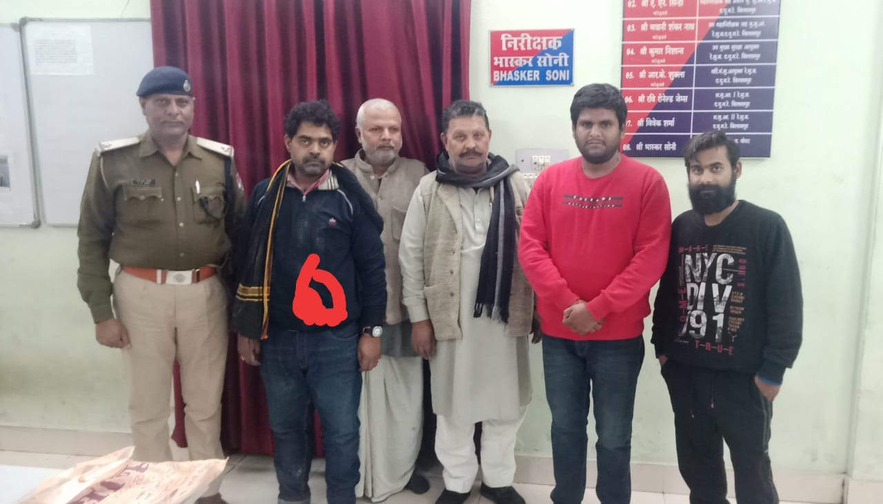 आरपीएफ बिलासपुर ने स्टेशन से बरामद यूपी के युवक को किया परिजनों को सुपुर्द परिजनों ने आरपीएफ को दिया साधुवाद