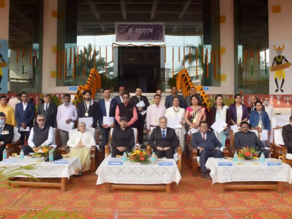 हेमलता प्रधानऔर ओमप्रकाश रात्रे बिलासपुर ,कोरबा मोहम्मद शाहिद खान पुरस्कृत किए गए पुरस्कार पॉवर कंपनी के चेयरमेन श्री अंकित आनंद ने किया 16 कर्मियों को पुरस्कृत