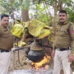 अवैध शराब भट्टी पर शराब बनाने रखे गये 30 बोरी महुआ पास का नष्टीकरण<br>गिरहूलपाली मेन रोड में 39 लीटर महुआ शराब के साथ दो युवक गिरफ्तार,भेजे गए रिमांड पर