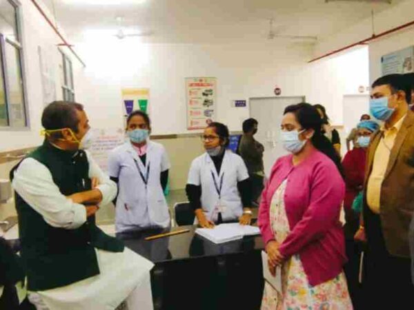 तीसरे लहर की चिंता:  शैलेष पाण्डेय संभागीय कोविड अस्पताल के औचक निरीक्षण किया, लापरवाही बरतने पर कठोर कार्यवाही की बात कही