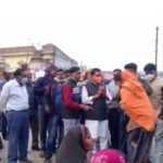 गिरफ्तारी से गुस्साएं 400 बैंगा आदिवासियों ने वन विभाग दफ़्तर का घेराव किया,पुलिस प्रशासन आदिवासियों को समझाने में जुटी