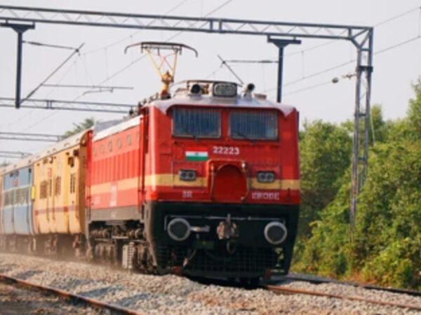 मैनपुरी एवं बिलासपुर के मध्य दस फेरे के लिए 00412 मैनपुरी –बिलासपुर किसान रेल की सुविधा मैनपुरी से 23 जनवरी, 2022 से प्रस्थान करेगी