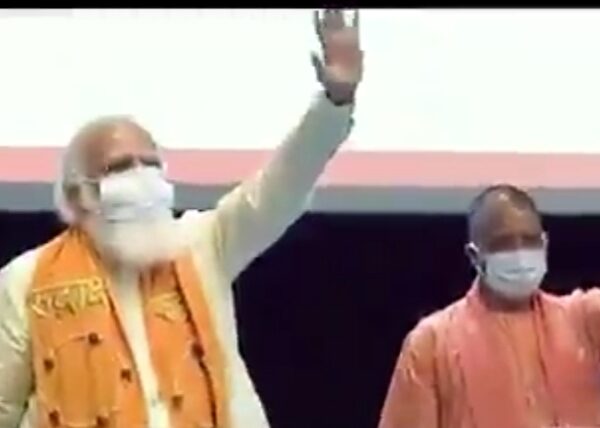 सपा में सेंध लगाने के बावजूद, सोशल मीडिया पर अपने ही नेताओं का शिकार हो रही भाजपा