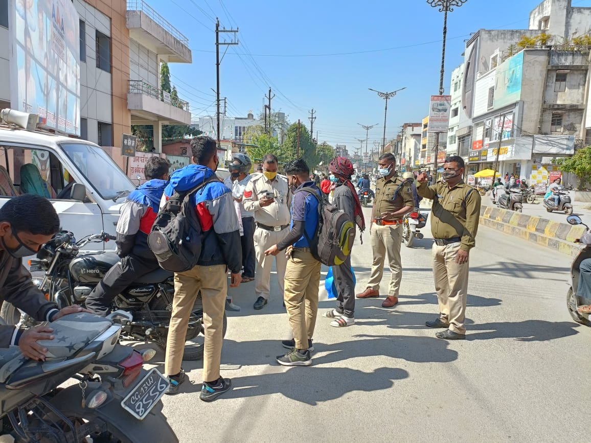 एक ही दिन शहर के विभिन्न चौंक चौराहो पर रिकार्ड 251 व्यक्त‍ियों पर की गई चालानी कार्रवाई, जुर्माना रकम ₹50,200…..
