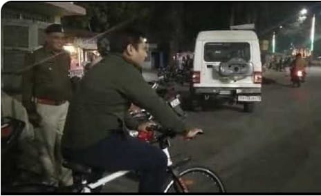 सिविल ड्रेस में गश्त पर निकल पड़े पुलिस अधीक्षक, थानों और चौकियों में जाकर औचक जांच भी किया