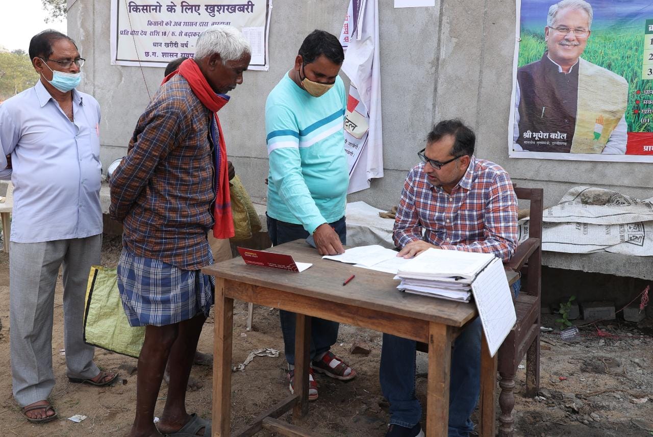 तेतला धान खरीदी केन्द्र के भौतिक सत्यापन में पहुंचे कलेक्टरसमिति में शेष धान का जल्द उठाव पूरा करने के दिये निर्देश