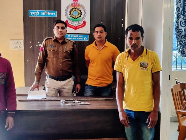 चांदी का मुकुट चोरी करने वाले दो आरोपियों आये चक्रधरनगर पुलिस के हत्थे