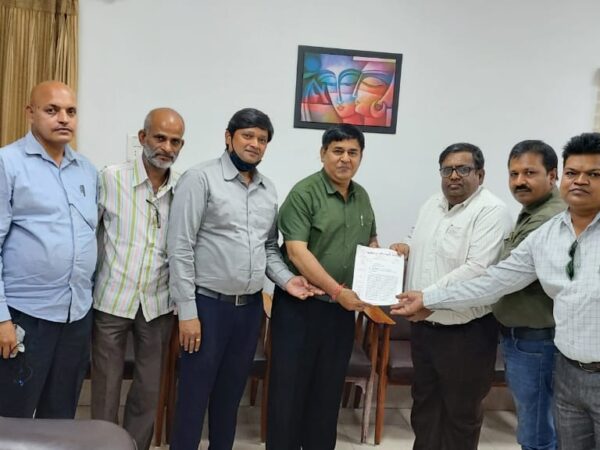 पूर्वांचल भोजपुरी समाज ने नगर वासियों के लिए डीआरएम से ट्रेन की रखी मांग