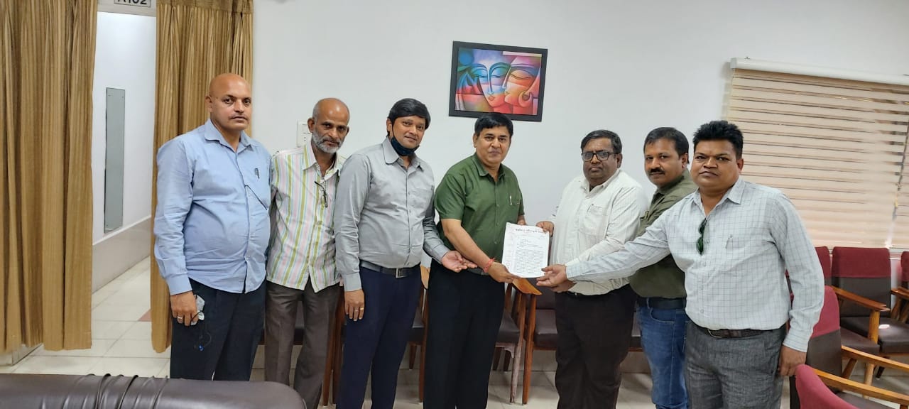 पूर्वांचल भोजपुरी समाज ने नगर वासियों के लिए डीआरएम से ट्रेन की रखी मांग