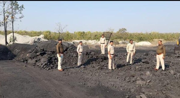 कोरबा ब्रेकिंग : अंशु पलेरिया के यार्ड में पुलिस का छापा, 40 टन अवैध कोयला जप्त
