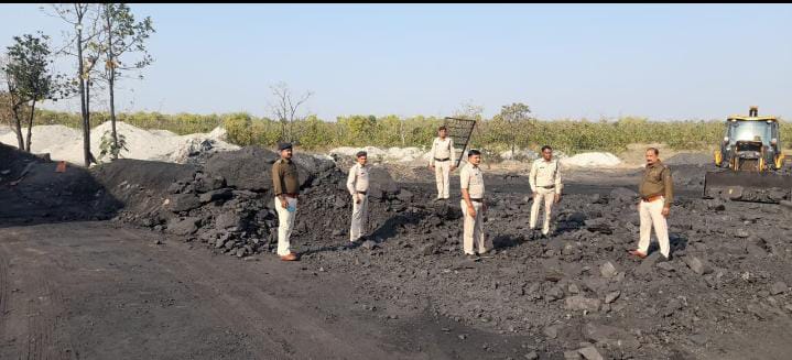 कोरबा ब्रेकिंग : अंशु पलेरिया के यार्ड में पुलिस का छापा, 40 टन अवैध कोयला जप्त