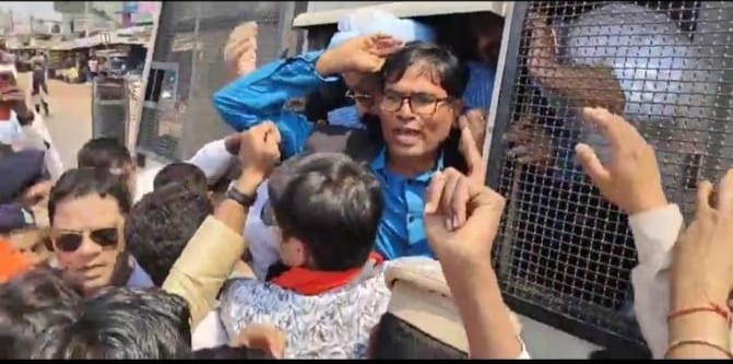 किसानों के हक की माँग कर रहे ओपी चौधरी सहित सैकड़ो भाजपाई गिरफ्तार