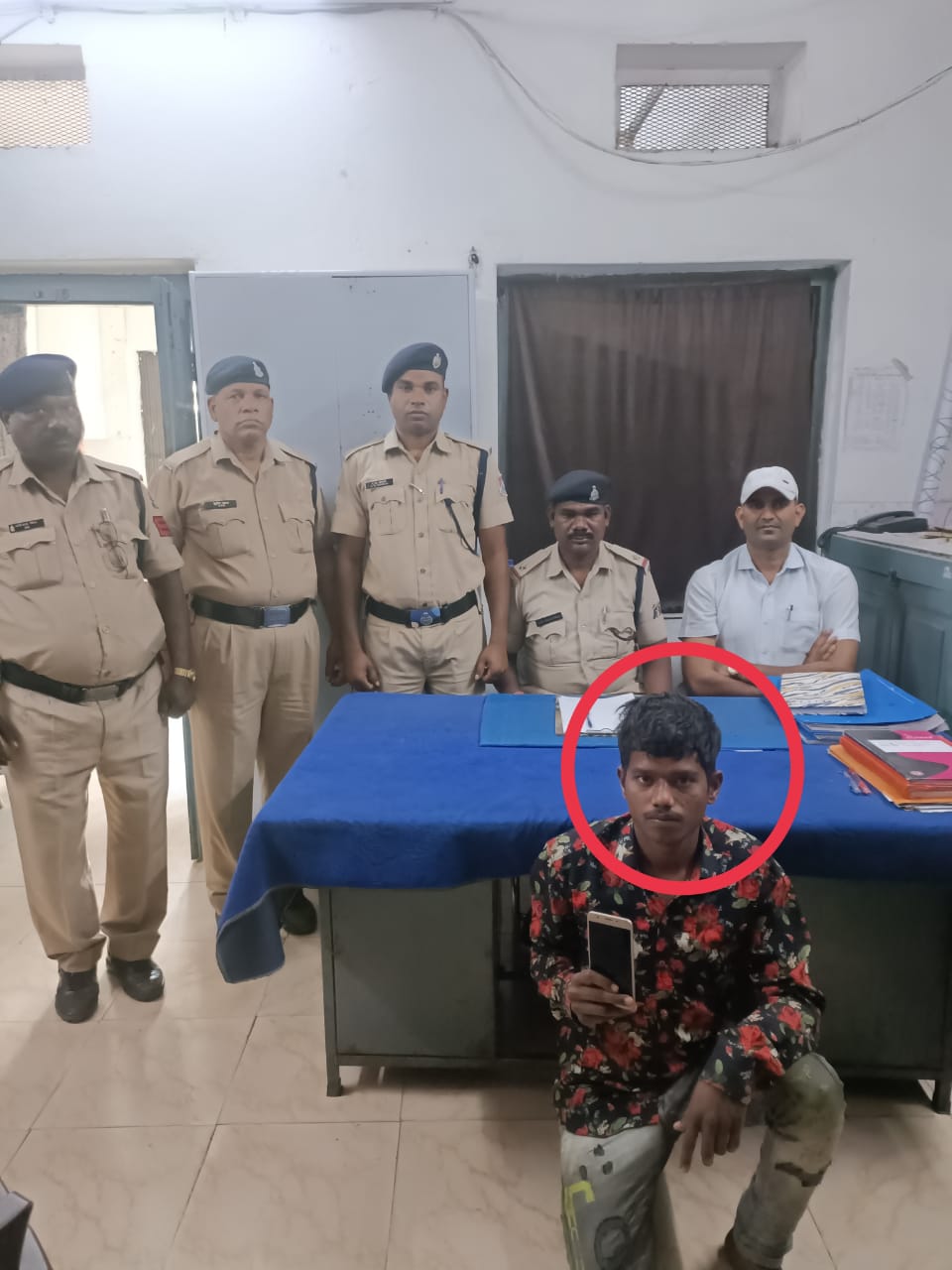 रेसुब पोस्ट भाटापारा एवं जीआरपी ने यात्री की मोबाइल चोरी करने वाले एक चोर को किया गिरफ्तार