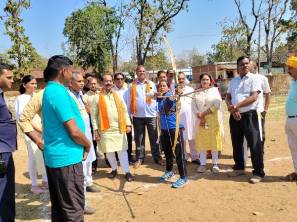 सांसद अरुण साव  खेलो इंडिया योजना के अंतर्गत शिवतराई (कोटा) में स्वीकृत तीरंदाजी प्रशिक्षण केंद्र के प्रस्तावित स्थल का निरीक्षण किया