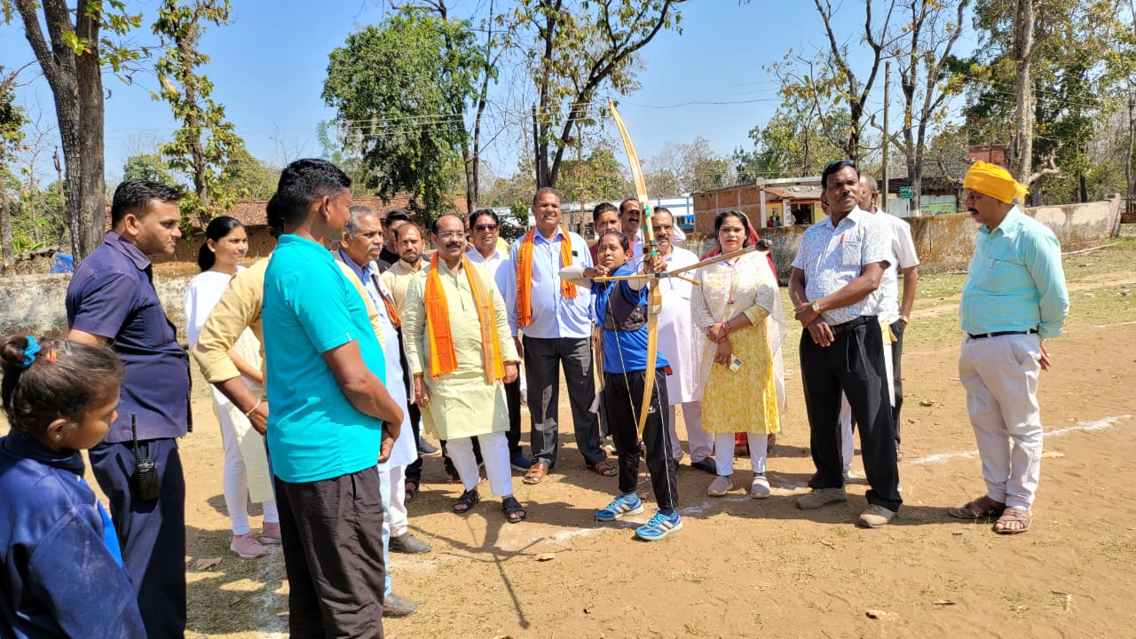 सांसद अरुण साव  खेलो इंडिया योजना के अंतर्गत शिवतराई (कोटा) में स्वीकृत तीरंदाजी प्रशिक्षण केंद्र के प्रस्तावित स्थल का निरीक्षण किया
