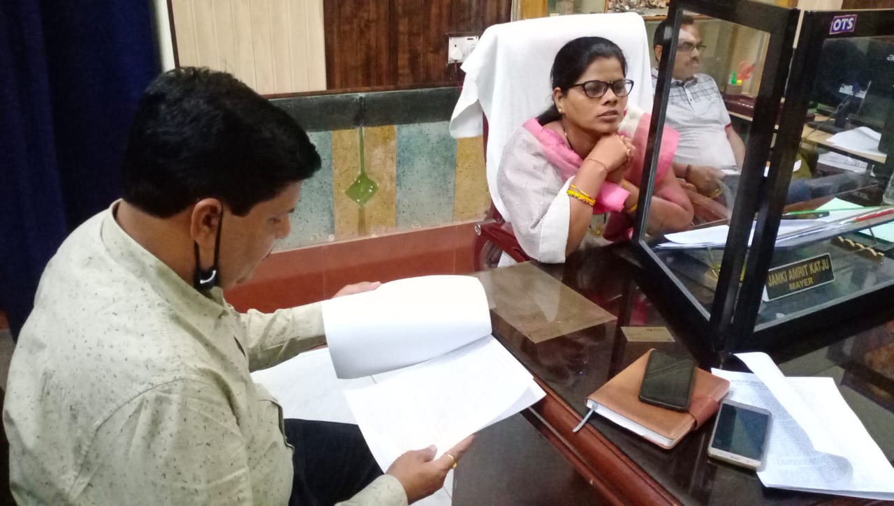शहर की सड़क निर्माण के लिए शासन से 32 करोड़ की मांग0 एमआईसी की बैठक में लिया गया निर्णय