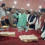 मुख्यमंत्री भूपेंश बघेल ने प्रकाश के जन्मदिन पर केक खिलाकर दी बधाई