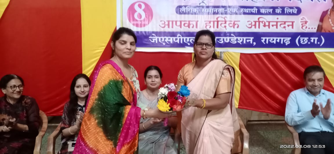 अंतर्राष्ट्रीय महिला दिवस पर विभिन्न स्थानों पर आयोजित कार्यक्रमों में पहुँची सुषमा प्रकाश नायकअच्छे व सराहनीय कार्यों के लिए महिलाओं को किया सम्मानित
