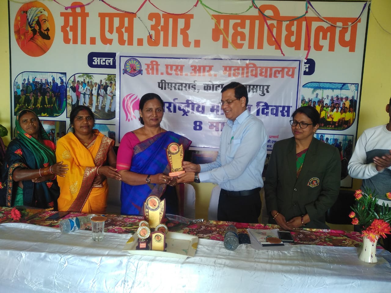 सी.एस.आर. महाविद्यालय में अंतर्राष्ट्रीय महिला दिवस एवं महिला सम्मान समारोह का आयोजन