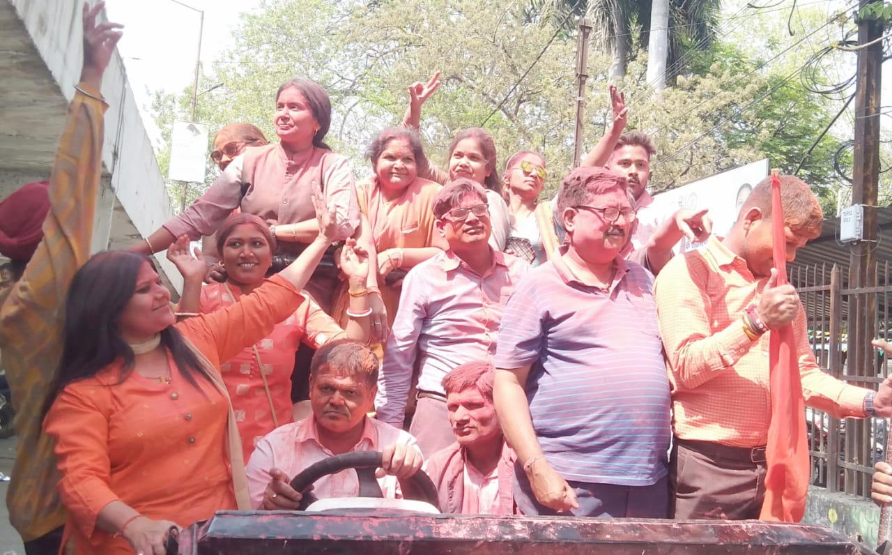 विधानसभा चुनाव में बड़ी जीत के जश्न में डूबी जिला भाजपा