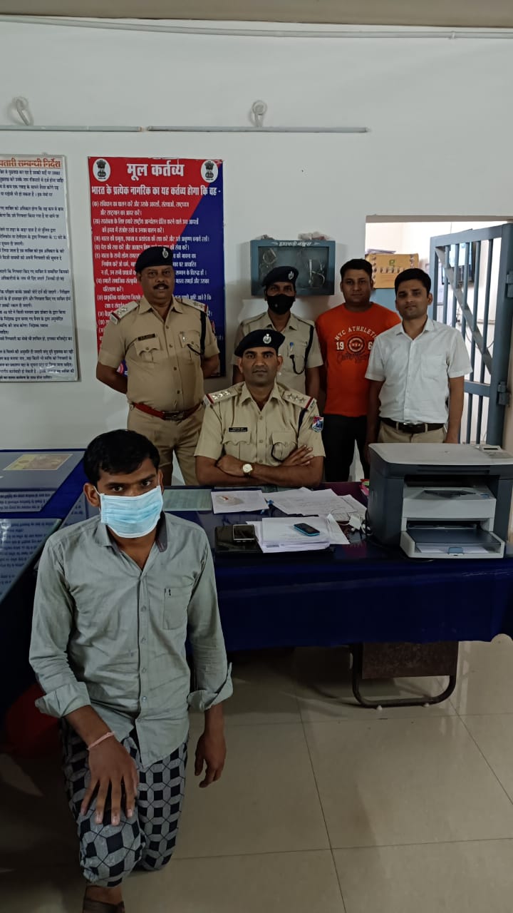 आरपीएफ भाटापारा ने च्वाइस सेंटर में मारी रेड अवैध ई टिकट बनाते एक पकड़ाया एक फरार