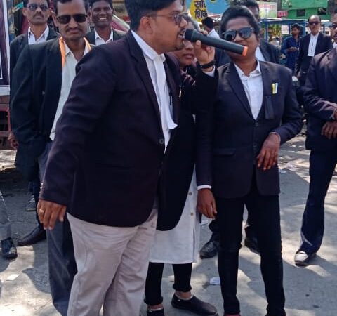 अधिवक्ताओ ने निकाली बाइक रैली झांकी और चौक चोराहों में नुक्कड़ नाटक किया