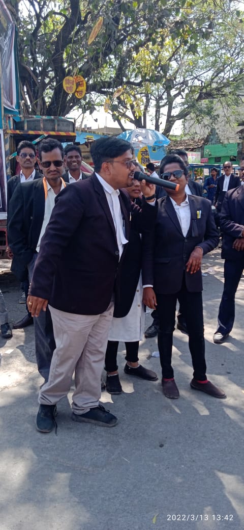 अधिवक्ताओ ने निकाली बाइक रैली झांकी और चौक चोराहों में नुक्कड़ नाटक किया