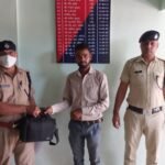दुरंतो सुपरफास्ट ट्रेन में रायपुर में छुटा बैग बिलासपुर आरपीएफ ने महिला यात्री का बैग सूचना पर किया बरामद