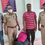 कोलकाता के अमर दत्ता का हजारों का कैमरा बिलासपुर स्टेशन में छूटा यात्री की सूचना पर आरपीएफ ने तत्काल कैमरा टीम के साथ स्टेशन से बरामद कर यात्री को सुपुर्द किया