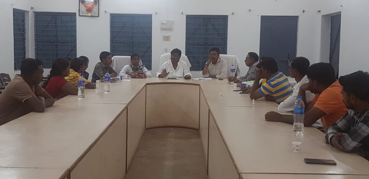कुनकुरी ब्लॉक के नगरीय एवं ग्रामीण क्षेत्र के विकास को लेकर हुई बैठक   जनप्रतिनिधियों के साथ शामिल हुए विधायक यू. डी. मिंज, की गईं विकास कार्यों पर चर्चा