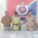 ट्रेन में यात्री का मोबाइल गुम आरपीएफ टास्क टीम ने खोज कर किया यात्री को सुपुर्द