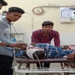 तेज रफ्तार स्कूटी सवार युवकों ने एक बुजुर्ग को अपनी चपेट में लिया दुर्घटना से बुजुर्ग ब्यक्ति को गंभीर चोटें आई धर्मसेना के कार्यकर्ताओं ने अस्पताल पहुंचाया
