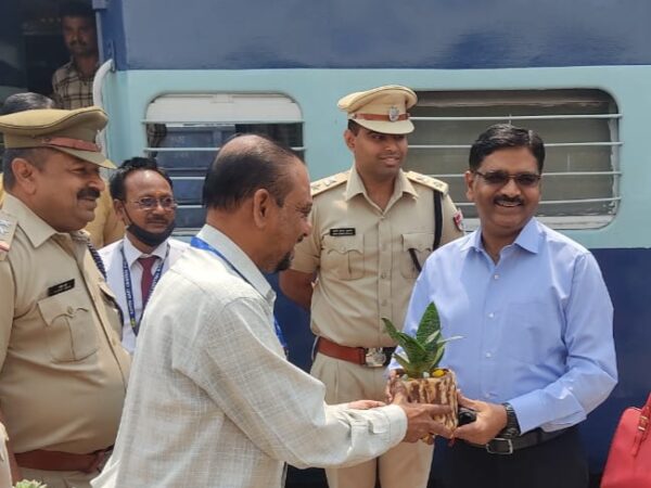 पूरे एसईसीआर जोन की आरपीएफ 24 घण्टे हाई अलर्ट मोड पर, आरपीएफ का भय रेल अपराधियो में रहना चाहिए : ए. एन. सिन्हा (जोन आई जी)  आई जी ने रायगढ टीम की सराहना चोरी पर नियंत्रण रखा