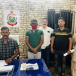 रायगढ़- आईपीएल क्रिकेट सट्टा और जुआ अड्डों पर पुलिस का छापा,<br>20 लाख के सट्टा हिसाब के साथ 1.15 लाख नकदी , 4 टीवी, 15 मोबाइल, रिकार्डर किया जप्त