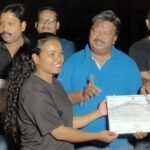 एडवेंचर स्पोर्ट्स की बेसिक ट्रेनिंग का पहले बैच के प्रशिक्षित प्रतिभागियो को संसदीय सचिव यू.डी. मिंज के हाथों प्रदान किया गया प्रमाण पत्र