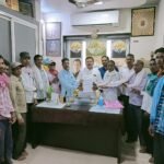 3 लाख की लागत से कौंवाझर में बनेगा आदिवासी समाज के लिए भवन<br>समाज के पदाधिकारियों की मांग पर संसदीय सचिव ने की राशि देने की घोषणा