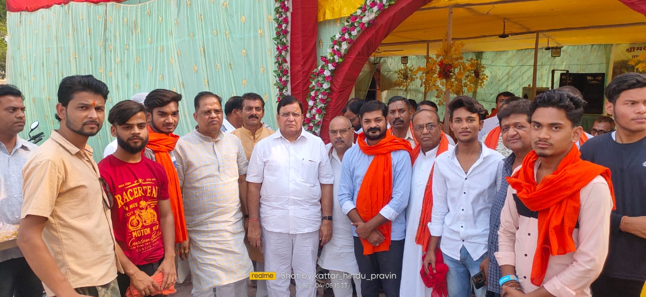 पूर्व मंत्री अमर अग्रवाल अनिरुद्ध द्विवेदी के निवास पहुंचे भागवत कथा में