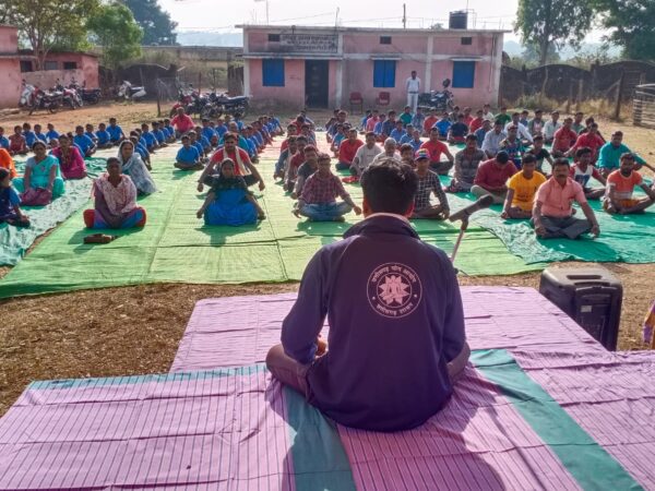 जशपुर के विशेष पिछडी जनजातियों में विकसित की जा रही है योग अभ्यास की आदतें