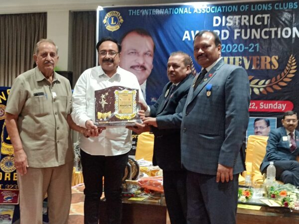 डिस्ट्रिक्ट के सर्वश्रेष्ठ लायंस क्लब का खिताब कमल छाबड़ा को