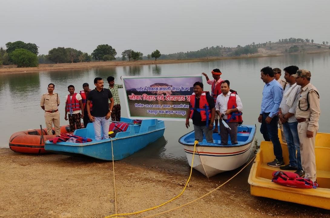 संसदीय सचिव यू. ड़ी. मिंज ने किया शुभारम्भ मयाली में अब बोटिंग पकड़ेगी रफ़्तार, ट्रायल के बाद पर्यटकों के लिए रविवार से शुरू होगा 2,4और 6 सीटर नया स्पीड मोटर बोट