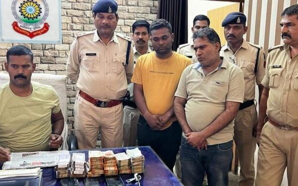 अम्बिकापुर के व्यवसायी से 40 लाख की धोखाधड़ी करने वाले दो आरोपियों को कोतवाली पुलिस ने भेजा रिमांड….