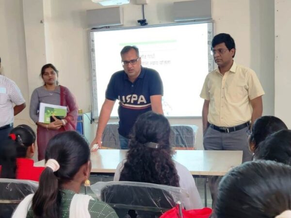 कलेक्टर पहुंचे लैलूंगा, मुख्यमंत्री युवा केन्द्र का किया निरीक्षण